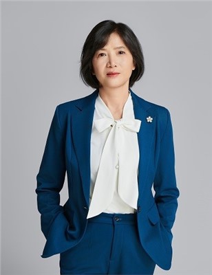 何君